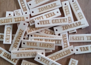 laser graveren labels hout